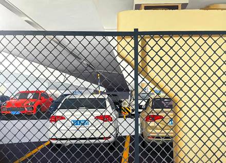 《立交桥下的停车场 》180✖️150cm油画.jpg